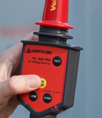TIC 300 PRO Non-Contact High Voltage Detector with VolTect Alert for Utility and Industrial Safety up to 122 kV