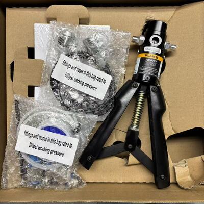 ปั๊มทดสอบแรงดันลม Fluke 700PTP-1 น้ำหนัก 1.43 ปอนด์ ความจุ 650 กรัม สำหรับเกจวัดแรงดันแตกต่าง