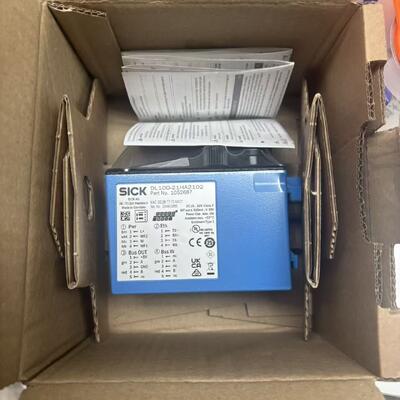 เซ็นเซอร์วัดระยะทางแบบสะท้อนแสงในอาคาร Sick DL100-21HA2102 ความละเอียด 0.1 มม.