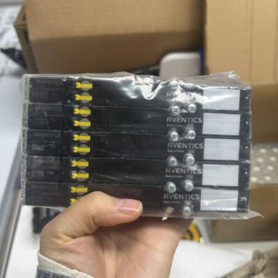 AVENTICS STOCK วาล์วปนิวเมติก 5/2 ทิศทาง วาล์วที่มีซอลีนอยด์คู่ 850 l/min และ 24 V DC