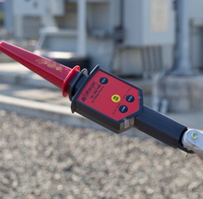 TIC 300 PRO Non-Contact High Voltage Detector with VolTect Alert for Utility and Industrial Safety up to 122 kV