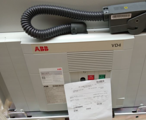 ABB VD4 เครื่องตัดวงจรระบายความแรงแปรปรวนขนาดกลาง ขนาด 630 A ความถี่ 50/60 Hz และน้ําหนัก 140KG
